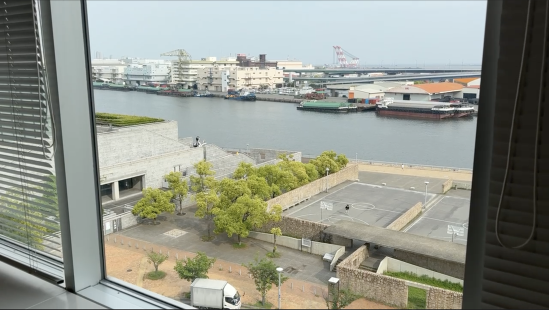 熱反射ガラスの酸焼け研磨後