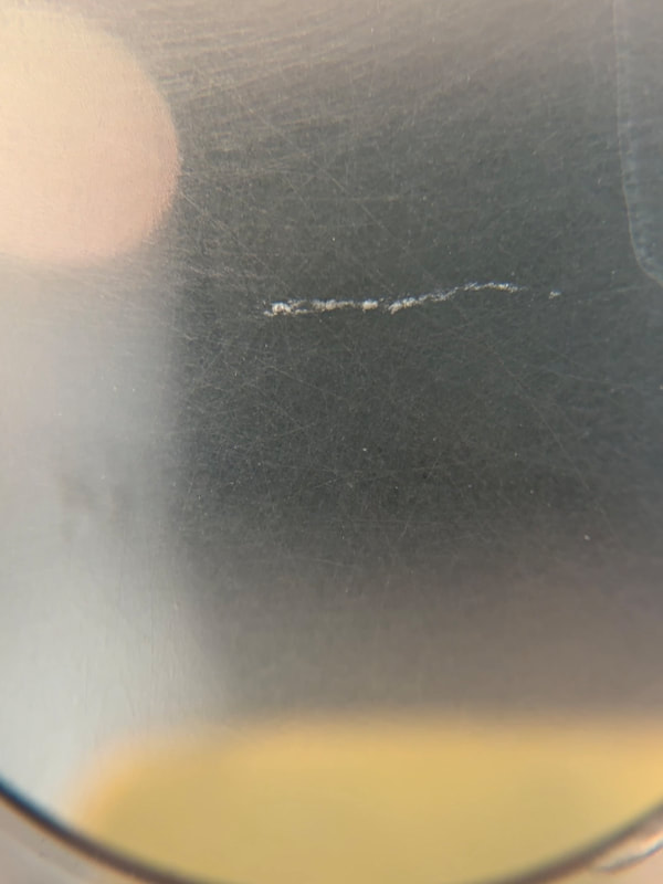 ペアガラスに１センチのガリ傷を研磨で消していく