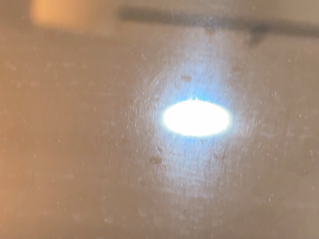 ガラスがモヤっと白く白濁しているのはガラスの酸焼け