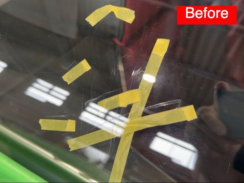 旧車のランボルギーニのサイドガラスの傷消し研磨Before 