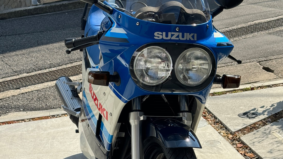 SuzukiのGSX-R750 旧車のオートバイ